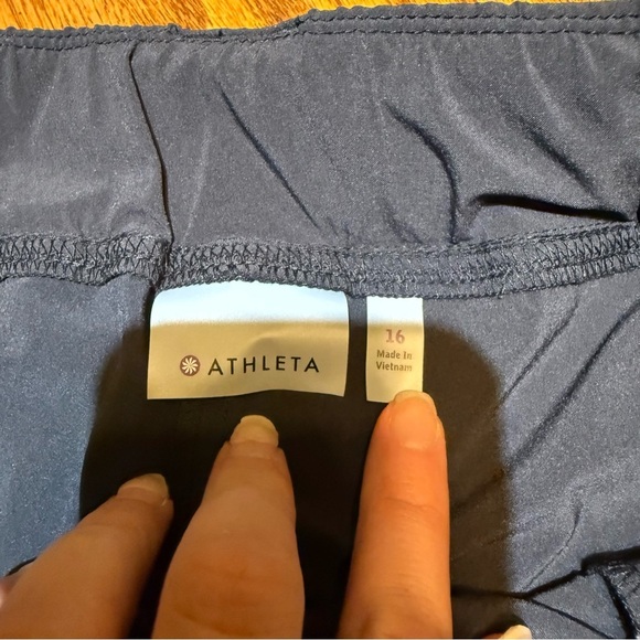 Athleta Shorts Size 16 Cute Waistline - Picture 2 of 3